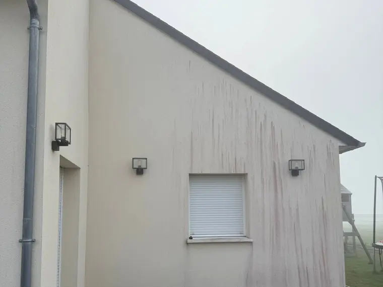 Façade nettoyée et remise en état par Couvreur CB